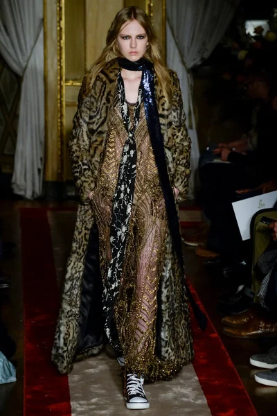 Look 30